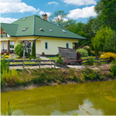 Widok na dom i staw